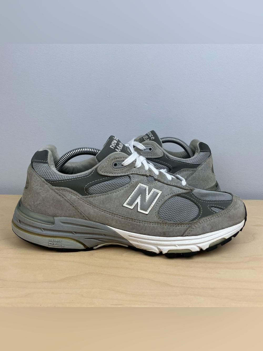 New Balance Men’s Size 9.5 2E Wide 993 Gray White Suede Athletic Running Shoes - Picture 2 of 11